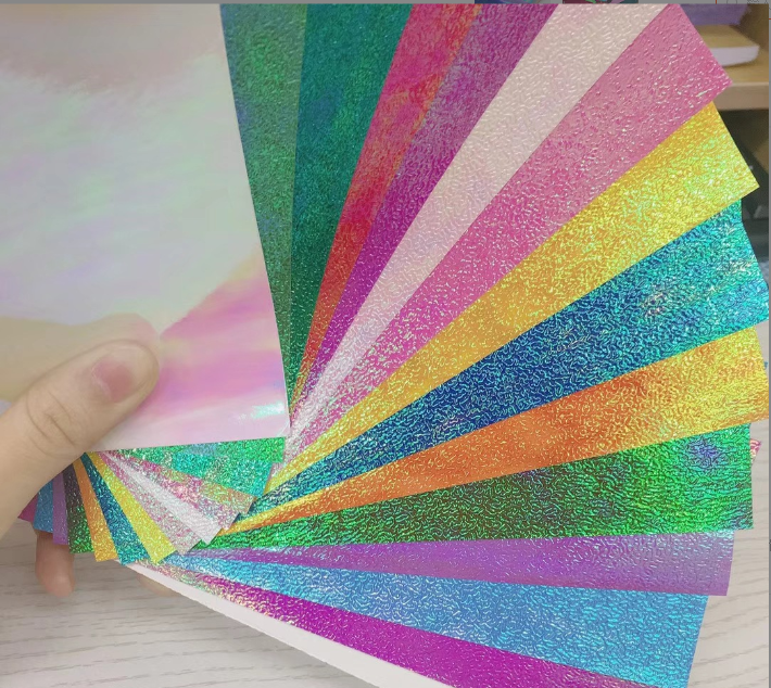 彩虹压纹纸炫彩纸成品60g礼品包装纸50*70特种纸